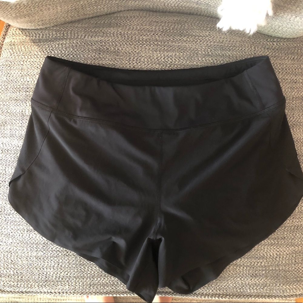 Athleta 3.5” run with it short black